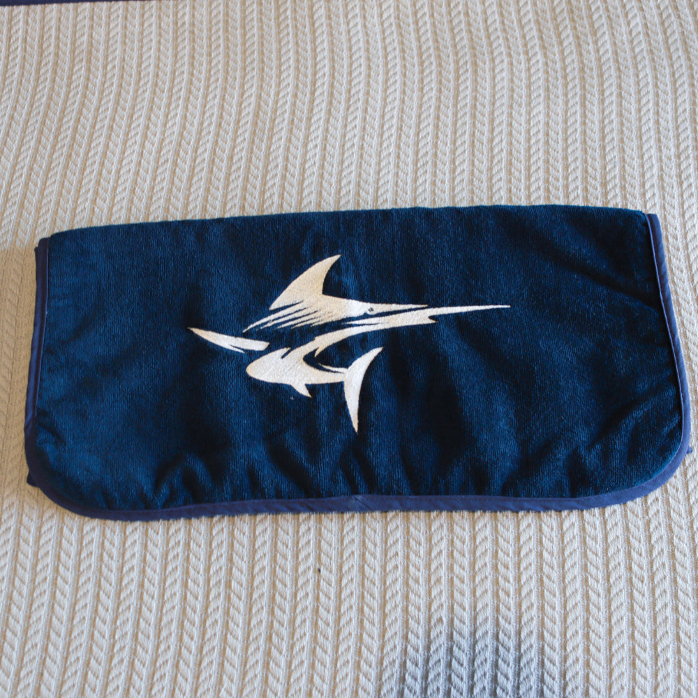 KILIÇ BALIĞI NAKIŞLI LACİVERT HAVLU 50 cm x 90 cm