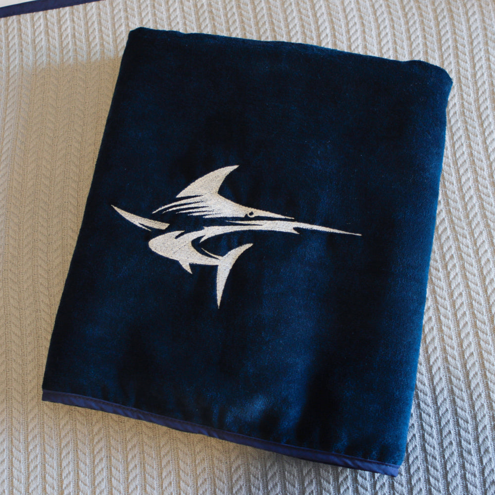 KILIÇ BALIĞI  NAKIŞLI LACİVERT HAVLU 75 cm x 150 cm