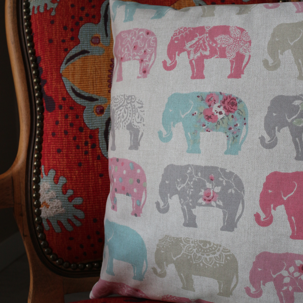 PEMBE MAVİ FİL DESENLİ KIRLENT KILIFI