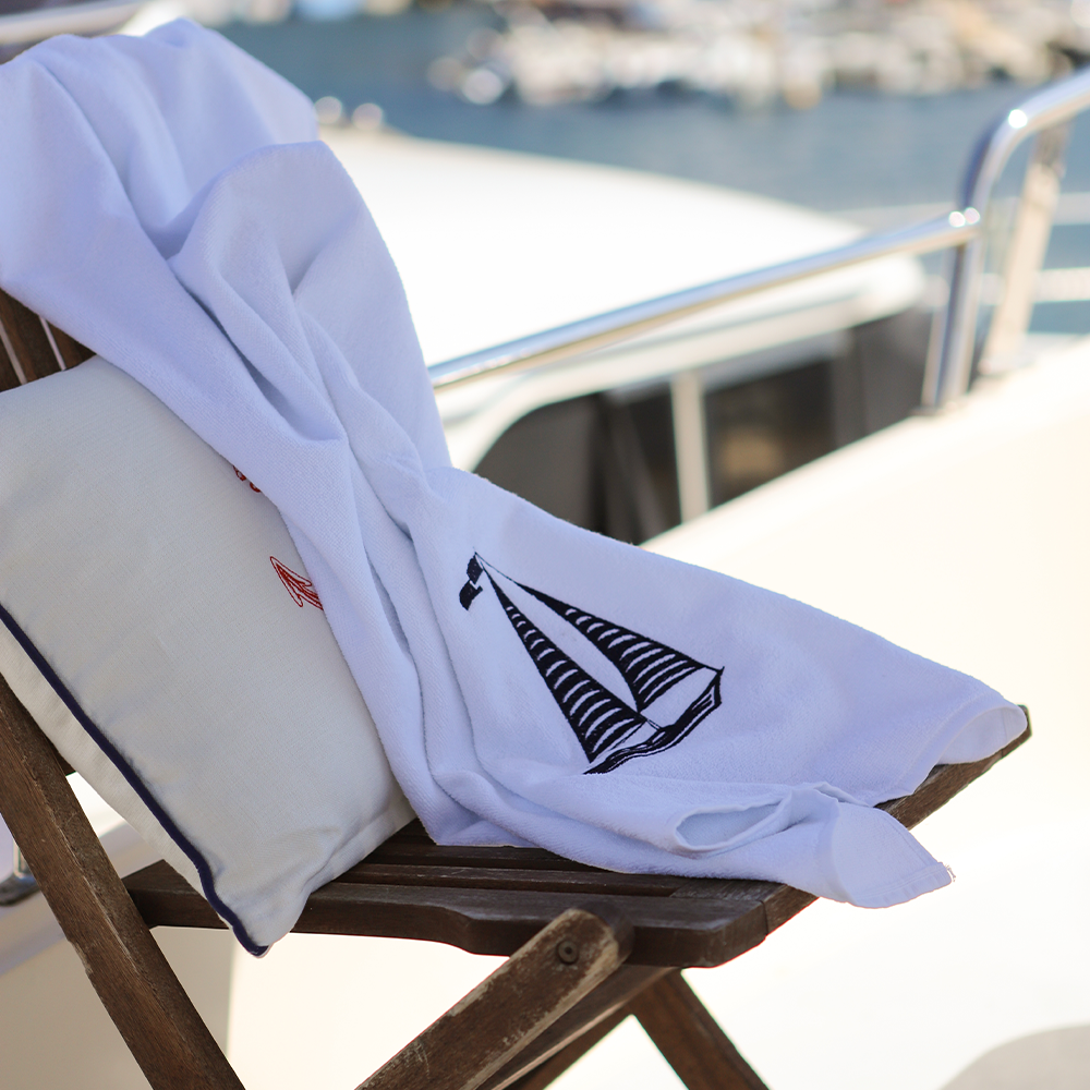 YELKEN NAKIŞLI BEYAZ HAVLU 90 cm x 150 cm