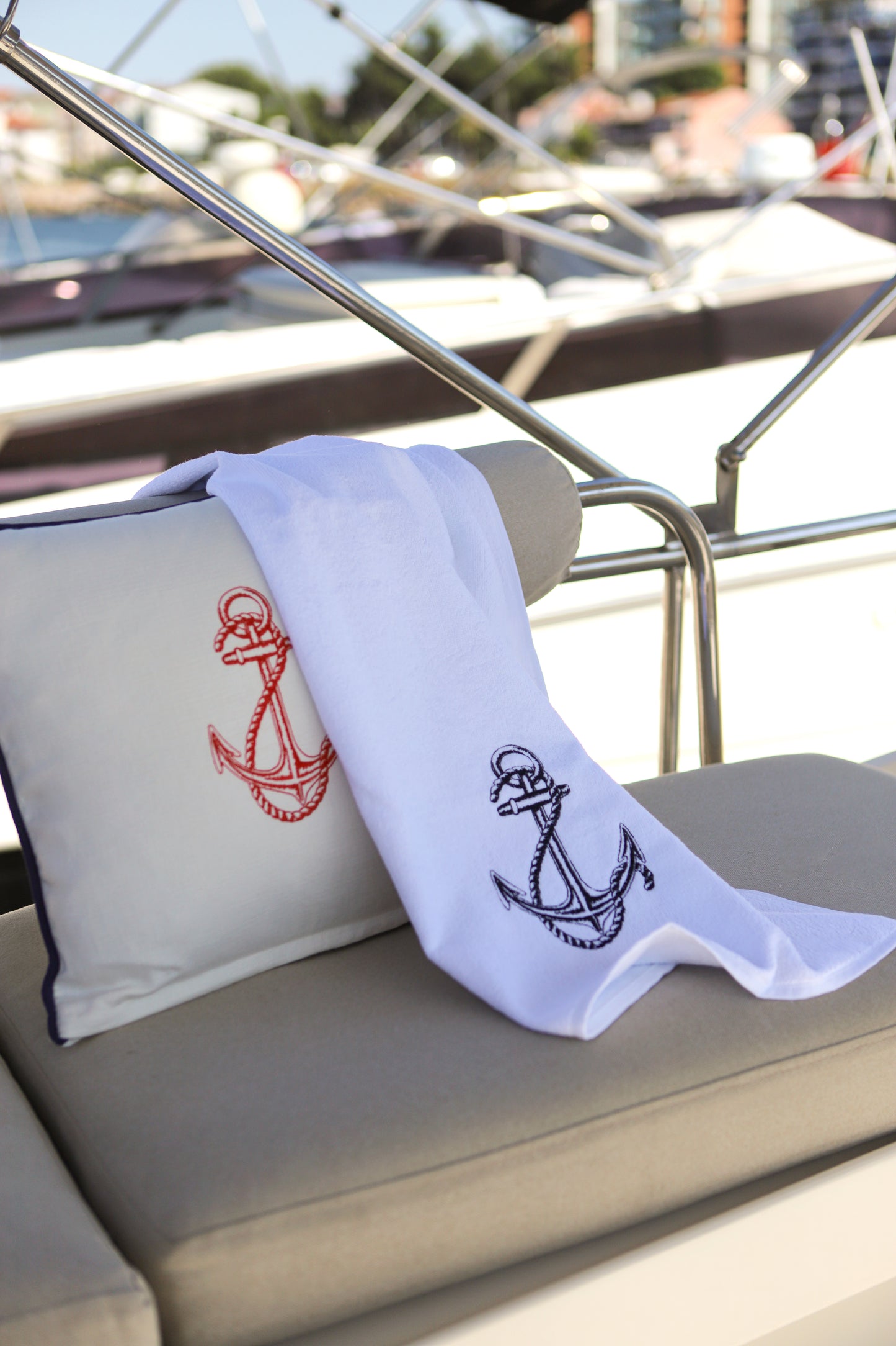 ÇAPA NAKIŞLI BEYAZ HAVLU 50 cm x 90 cm