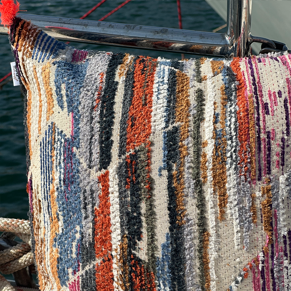 KİLİM DESENLİ PÜSKÜLLÜ JAKARLI DOKUMA KIRLENT KILIFI