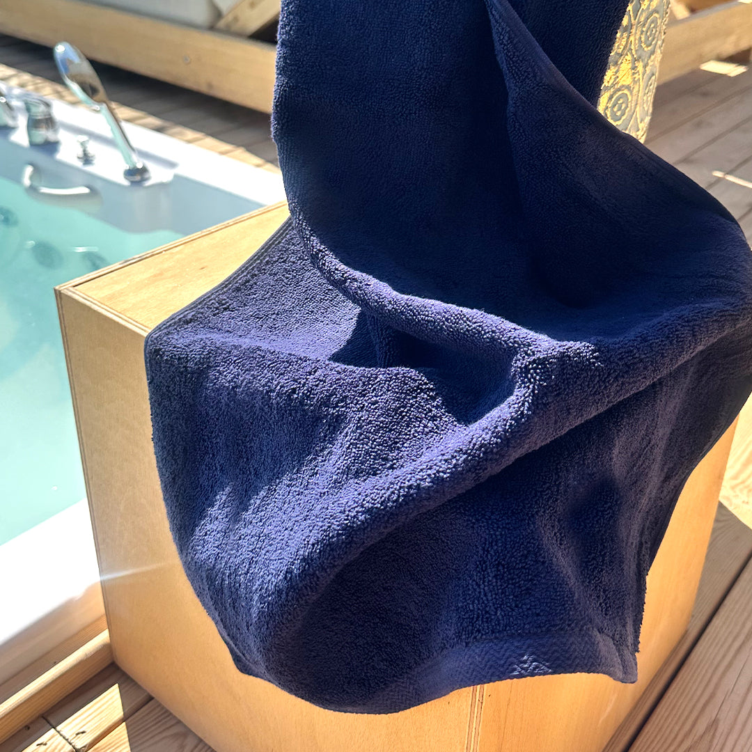 DÜZ LACİVERT BANYO HAVLUSU 700 gr. 90 cm x 150 cm