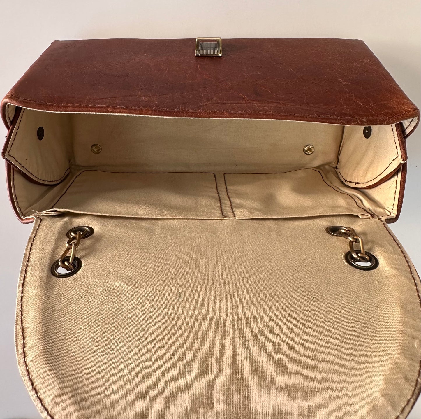 RETRO TARZ HAKİKİ DERİ KAHVERENGİ OMUZ ÇANTASI