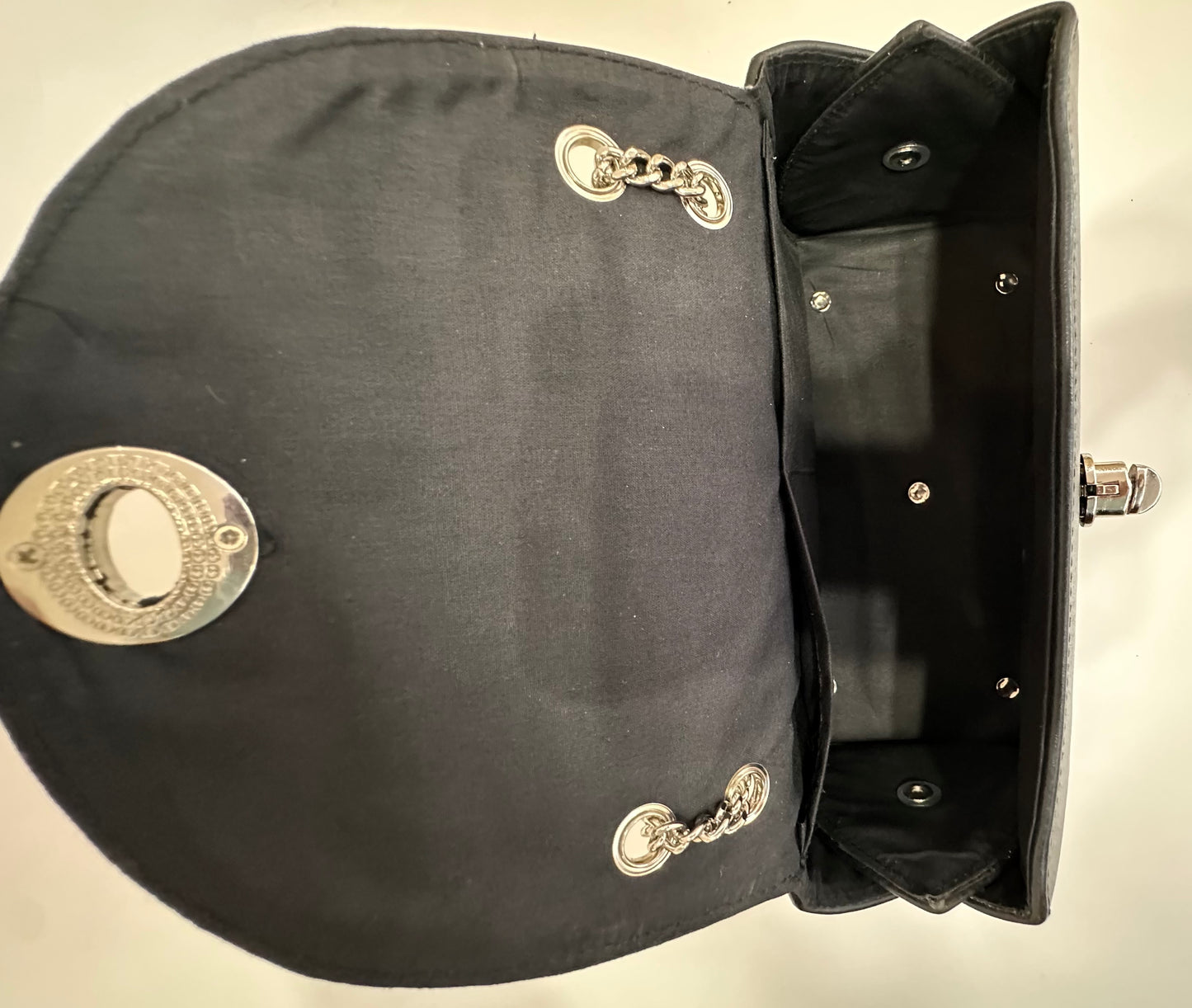 RETRO TARZ HAKİKİ DERİ SİYAH OMUZ ÇANTASI