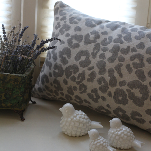 GRİ ÇİTA DESEN JAKARLI KIRLENT KILIFI 32 cm x 53 cm