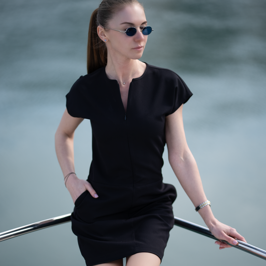 ÖNÜ FERMUARLI SİYAH ELBİSE (İÇİ ŞORTLU)