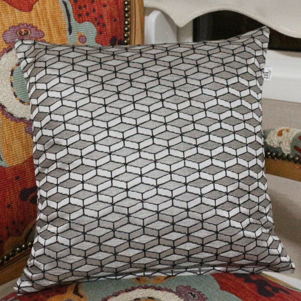 GEOMETRİK DESENLİ JAKARLI DOKUMA KIRLENT KILIFI