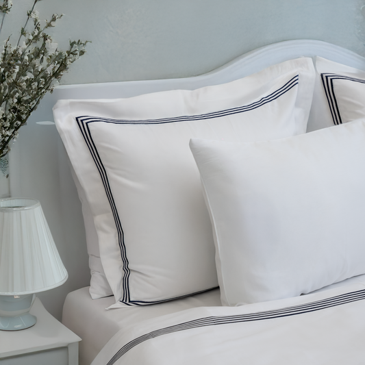 LACİVERT PİKOLU TEK KİŞİLİK BEYAZ NEVRESİM TAKIMI