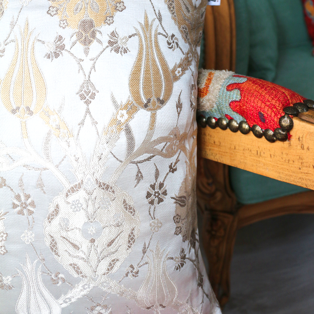 OTTOMAN LALE DESEN JAKARLI DOKUMA KIRLENT KILIFI