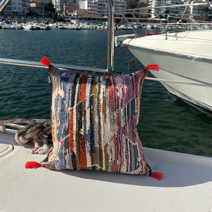 KİLİM DESENLİ PÜSKÜLLÜ  JAKARLI DOKUMA KIRLENT KILIFI